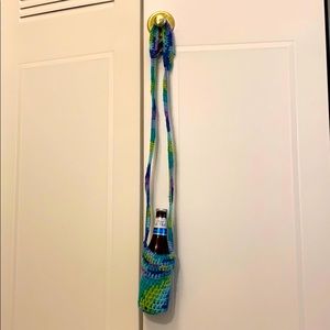 Wrap around the neck bottle holder